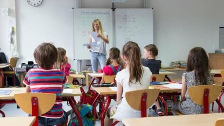 Arbeitsmarkt: IW-Studie: Staat könnte mit 60.000 Beschäftigten weniger auskommen