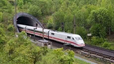 Deutsche Bahn: 400 ICE-Reisende harrten stundenlang in Tunnel bei Wien aus