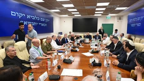 Netanyahu diken üstünde: Güvenlik kabinesini sığınakta topladı