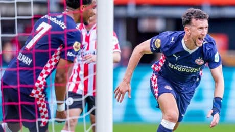 Het bizarre seizoen van PSV: hoe de ploeg van Peter Bosz toch toesloeg in de Eredivisie