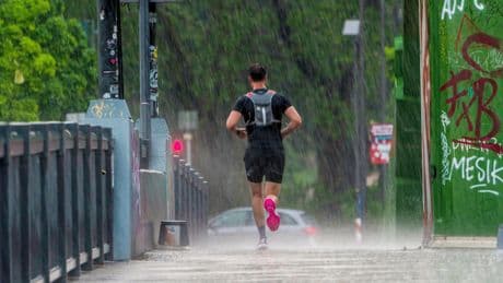 Probetraining | Im Regen stehen und laufen