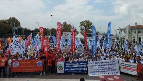 İş bırakan memurların eylemleri İstanbul'da sürüyor: 'Sokaklarda, alanlardayız'