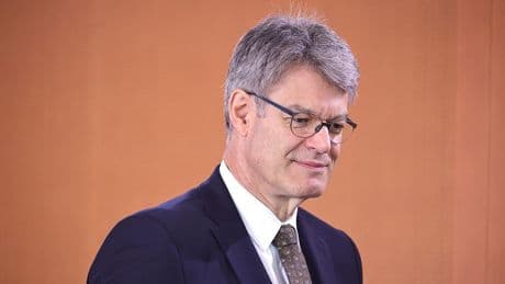 "Überflüssig": Verkehrsminister blockt Tempolimit, Fahrtests & Alkoholverbot ab