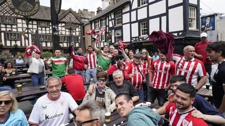 Shambles Square ya coge color rojiblanco
