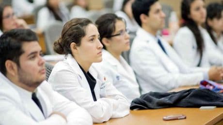 Medicina Familiar tampoco convence en 2025: más del 50% de las plazas MIR siguen libres en la recta final de la elección