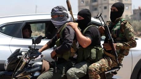 En Syrie, des affrontements entre combattants tribaux et druzes sont en cours aux abords de Souweïda