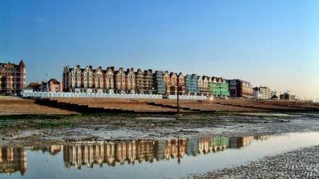 Sunseekers flock to UK seaside town nicknamed 'God's waiting room'