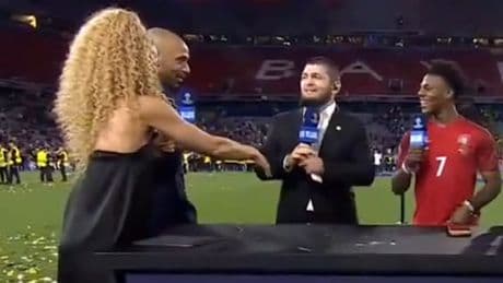 Live im TV! - UFC-Legende verweigert Moderatorin den Handschlag