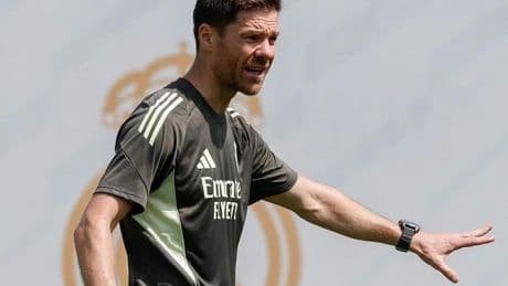 Xabi Alonso se pone el traje de faena para comenzar a preparar el Mundial de Clubes