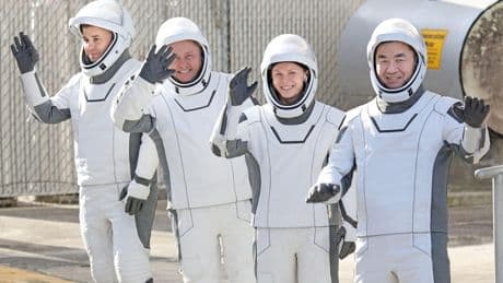 Nieuwe astronautenploeg  na reis van 15 uur aangekomen in ISS