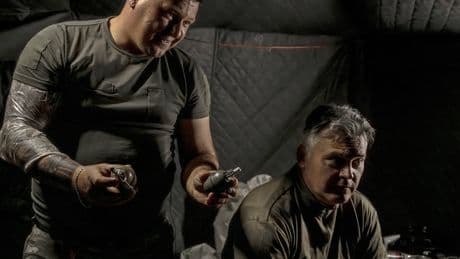 Jueces de día, cazadores de drones de noche en Ucrania