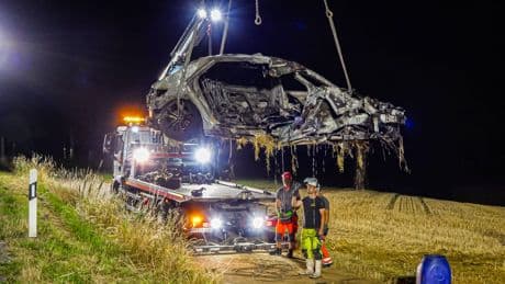 Unfall mit E-Auto nahe Pforzheim: 24-Jähriger verbrennt im Hyundai