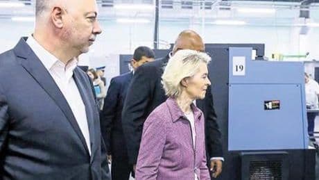 Pilotlar uçağını haritayla indirebildi!