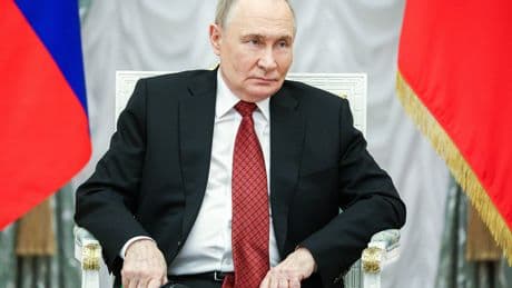 Putin condena el ataque israelí en una conversación telefónica con Trump