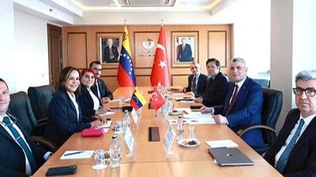 Bakan Bolat, Venezuelalı mevkidaşı Calderon ile bir araya geldi