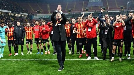 Kayserispor Jakirovic ile çıkışa geçti, taraftar rekorunu da kırdı!