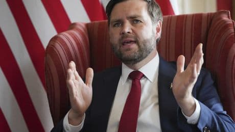 JD Vance responde a una acusación al Gobierno de cometer crímenes de guerra: "Me importa una mierda"