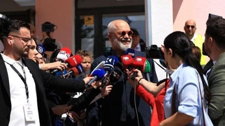Albania vota en unas elecciones cruciales para su adhesión a la Unión Europea