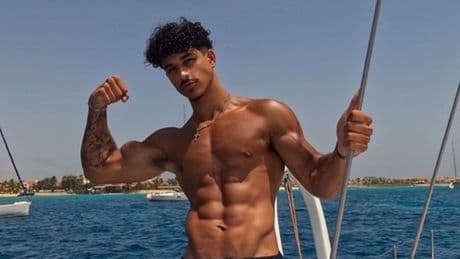 Sepanta (23) is adult creator en verdient zijn geld met online erotiek: ’Ik was jong en werd ineens rijk’