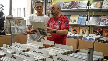 El vinilo conquista a los jóvenes pero retrocede en ventas por sus altos precios