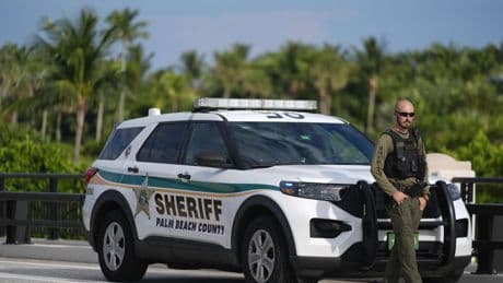 Trump awards medals of sacrifice to three Florida police officers