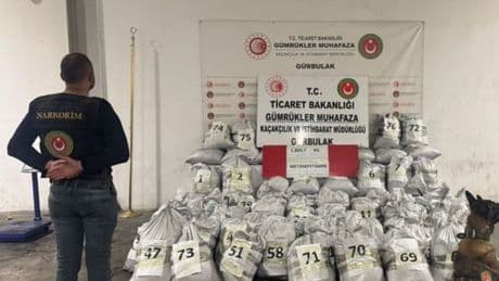Kömüre emdirilmiş 1,8 ton uyuşturucu yakalandı