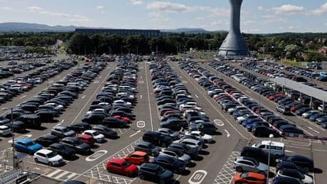 French firm behind Edinburgh Airport blasted for banning cash for parking