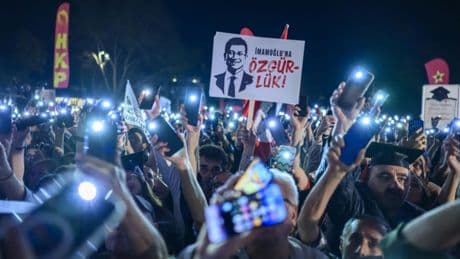 Zehntausende protestieren in Istanbul für inhaftierten Bürgermeister Imamoglu
