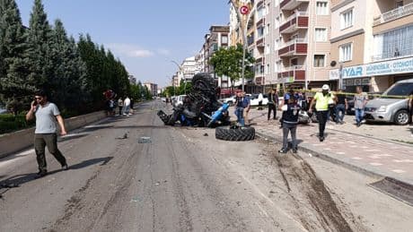 Tır dehşet saçtı; 5 aracı biçti: 1 kişi öldü, 2 kişi yaralandı