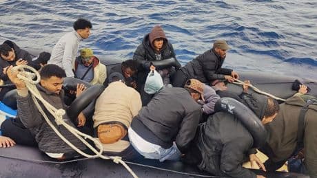 İzmir'de 24 düzensiz göçmen kurtarıldı