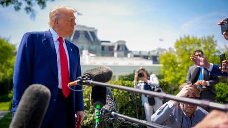 «J’aimerais être pape» : Donald Trump ironise sur la possibilité de succéder à François
