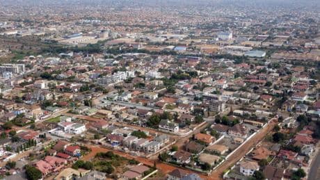 Ghana: l'opposition manifeste contre la destitution de la présidente de la Cour suprême