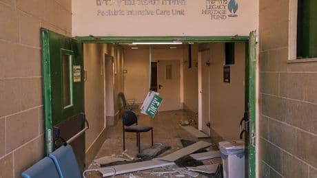 Krieg zwischen Israel und Iran: Rakete auf Klinik in Israel - Drohung gegen Chamenei