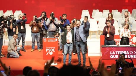 Sánchez hunde al PSOE extremeño con el aforamiento de Gallardo para salvar al &quot;hermanísimo&quot;
