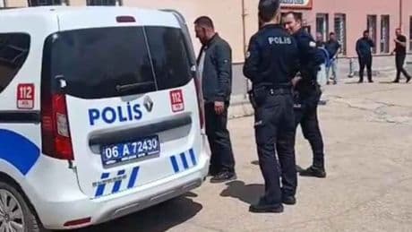 Başkalarına ait kimlikle sürücü belgesi sınavına giren 12 şüpheliye gözaltı