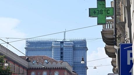 Caldo africano, 16 città da bollino rosso ma occhio ai temporali: dove possono colpire