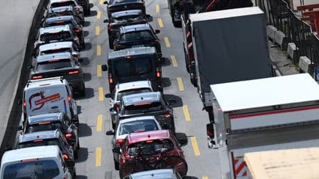 Mit dem Auto in den Urlaub - So kommen Sie gut durch den Mega-Stau