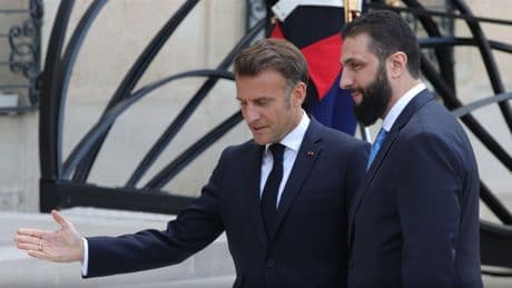 Şara'dan Avrupa'ya ilk ziyaret: Paris'te Macron'la bir araya geldi