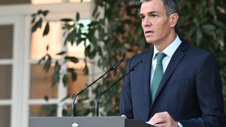 Sánchez se abona a la política de gestos para soslayar el bloqueo de su agenda parlamentaria