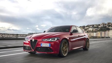 Colección Intensa de Alfa Romeo: patrón-oro