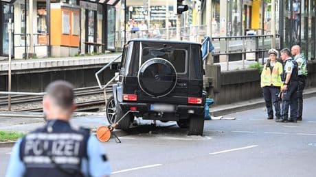 Mit Mercedes in Fußgänger gerast - Millionär zahlt Unfall-Opfern sofort Geld