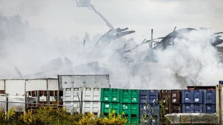 Deeltjes zonnepanelen gevonden op 8 kilometer van grote brand in Dongen