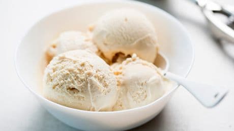 Sommer-Rezept: So machen Sie Franzbrötchen-Eis – ohne Eismaschine