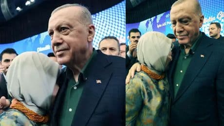 Emine Erdoğan, Cumhurbaşkanı Erdoğan’ın konuşması sırasında duygulandı