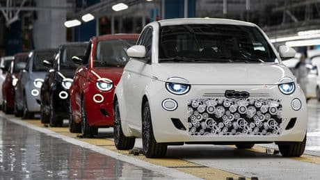 Fiat assembla a Mirafiori i primi esemplari preserie della Nuova 500 ibrida