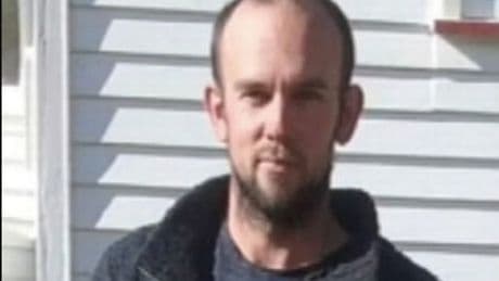 Desperate plea for runaway fugitive Tom Phillips to return his three children