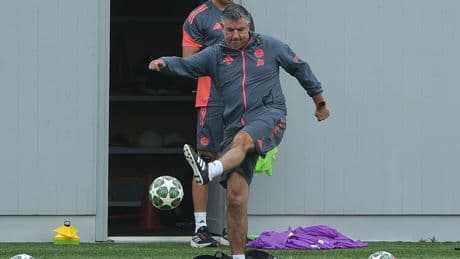 Ex-Stürmer zurück in München - Makaay trainiert Bayerns World Squad