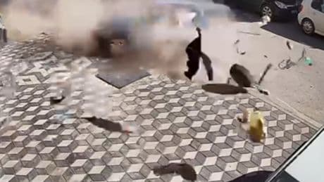 2 yılda iş yerine 9 araç çarptı!