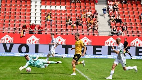 Nur ein Punkt gegen Zwickau und Wolfsburg - Dynamo Dresden patzt dem Start entgegen