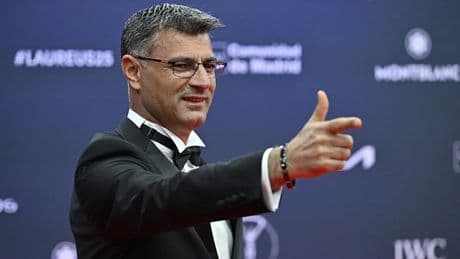 Yusuf Dikeç, Laureus ödül töreninde ünlü pozunu verdi